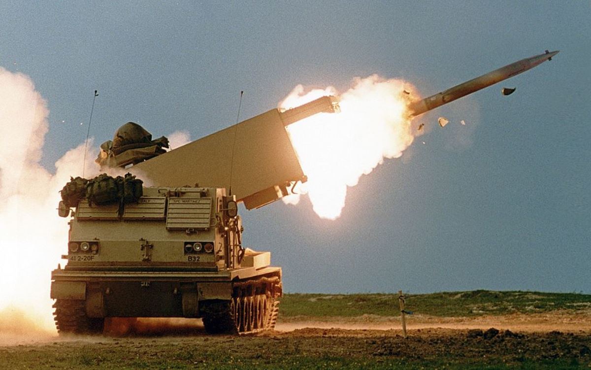 El MLRS despliega su potencia de fuego (US Army)